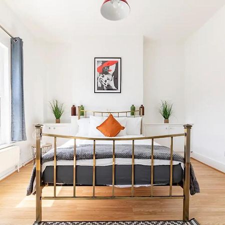 Large, Bright And Spacious 3 Bed Flat In Londen Buitenkant foto