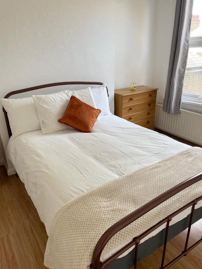 Large, Bright And Spacious 3 Bed Flat In Londen Buitenkant foto