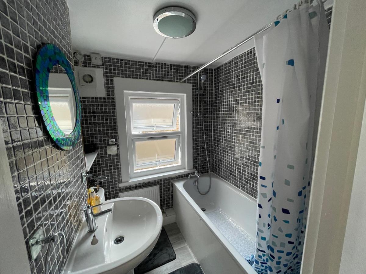 Large, Bright And Spacious 3 Bed Flat In Londen Buitenkant foto